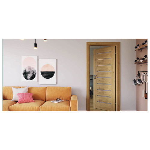 Porte intérieure CONCEPT groupe A aspect bois à panneaux horizontaux, dans un salon.