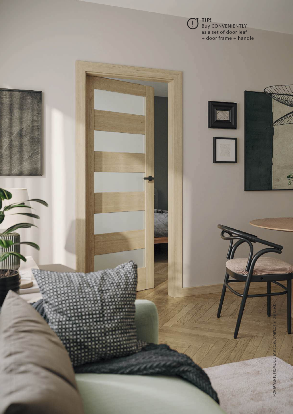 Porte intérieure aspect bois à vitrages horizontaux, présentée dans un salon.