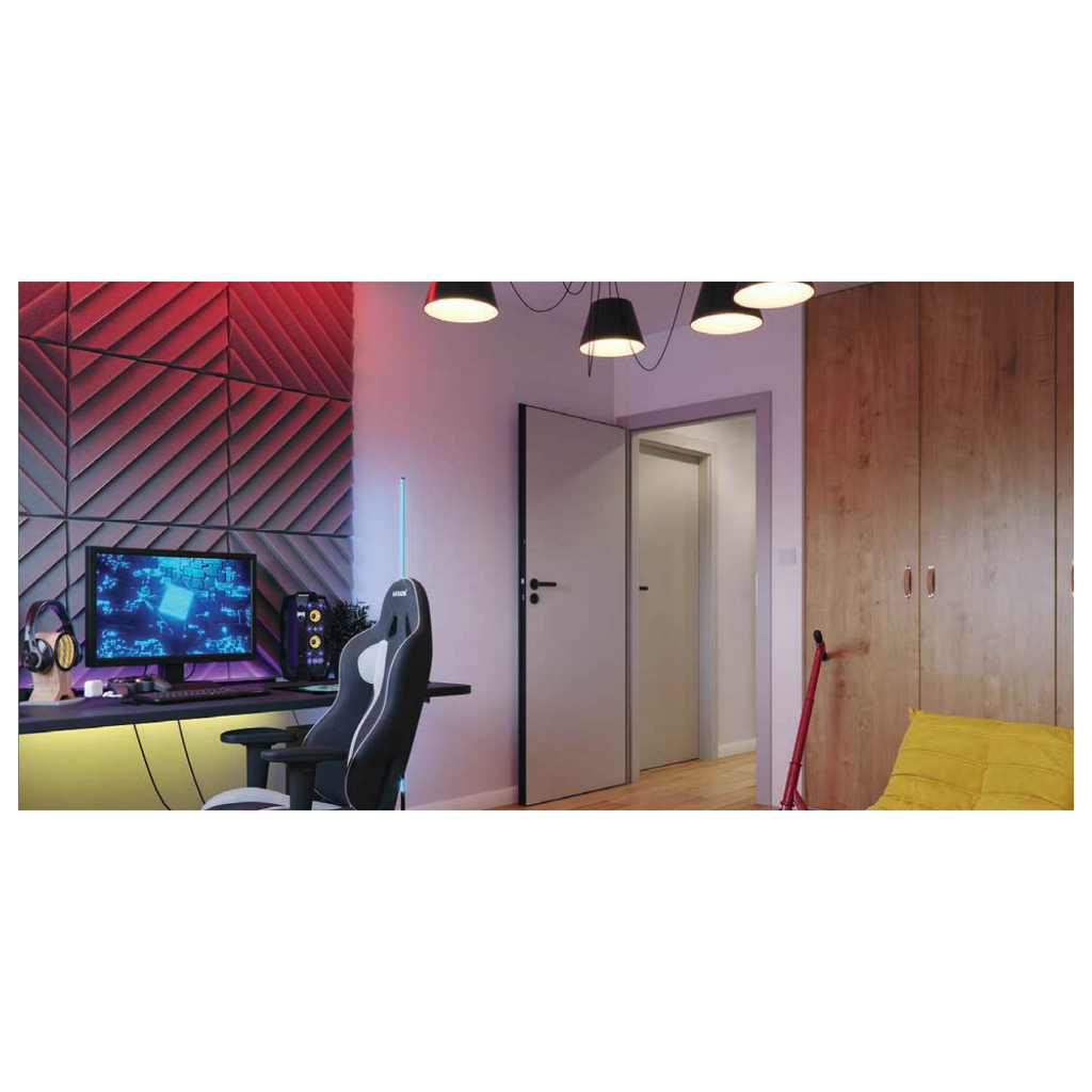 Porte intérieure DECOR claire à encadrement sombre, dans une pièce aménagée avec un bureau.